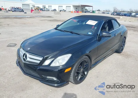 2011 Mercedes-Benz E 550 z USA, uszkodzony, nr VIN WDDKK7CF9BF064426